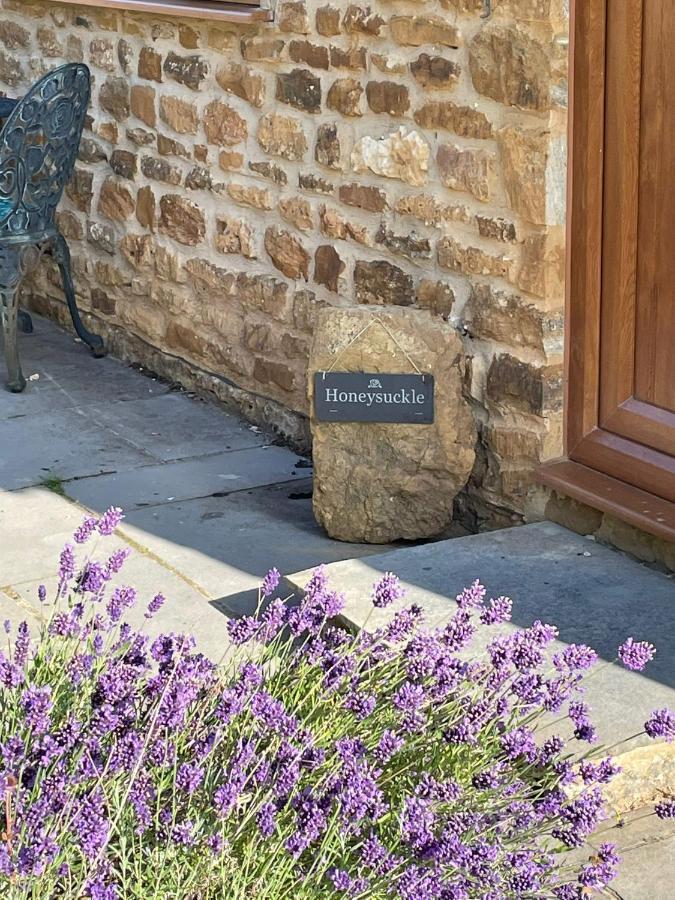 Honeysuckle Cottage - Hillside Holiday Cottages, Cotswolds Warmington Eksteriør billede